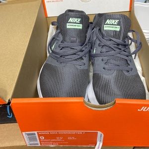 Women size 9 Nike downshifter 7